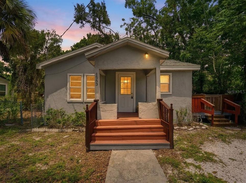 For Sale: $180,000 (2 beds, 1 baths, 572 Square Feet)
