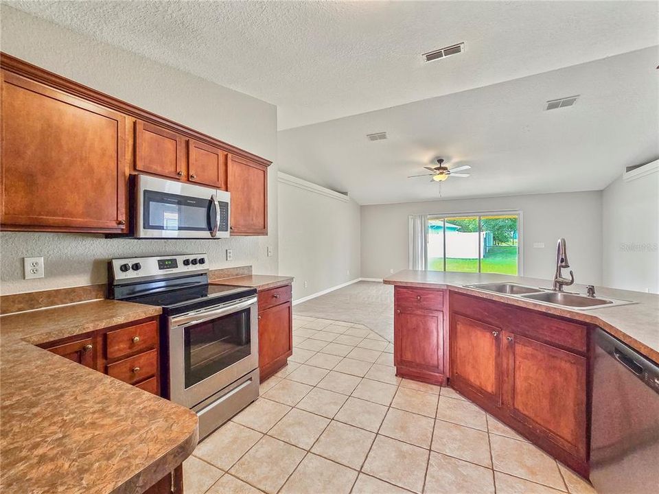 For Rent: $1,895 (3 beds, 2 baths, 1610 Square Feet)