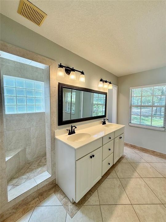 For Rent: $4,495 (4 beds, 3 baths, 2134 Square Feet)
