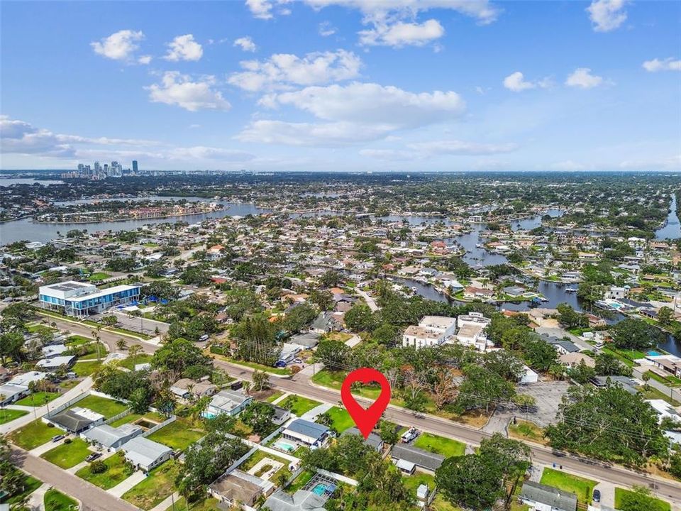 For Rent: $2,500 (2 beds, 1 baths, 1231 Square Feet)