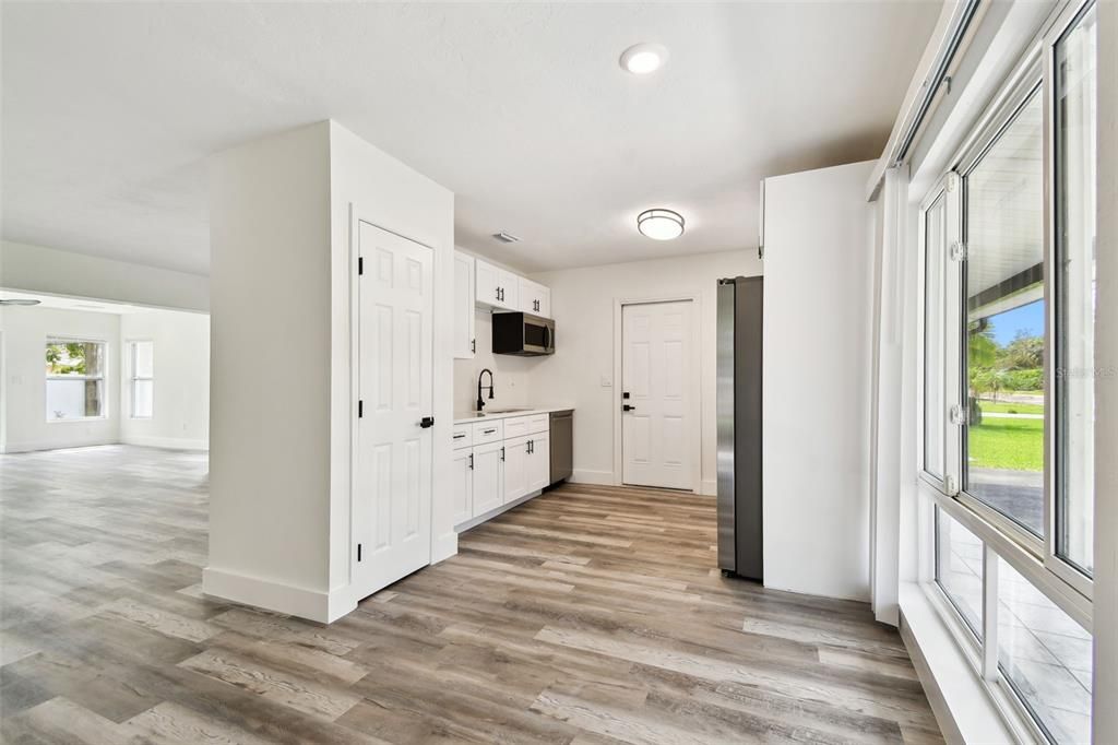 For Rent: $2,500 (2 beds, 1 baths, 1231 Square Feet)