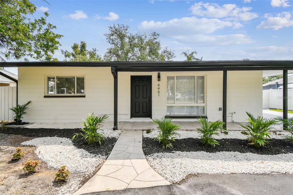 For Rent: $2,500 (2 beds, 1 baths, 1231 Square Feet)