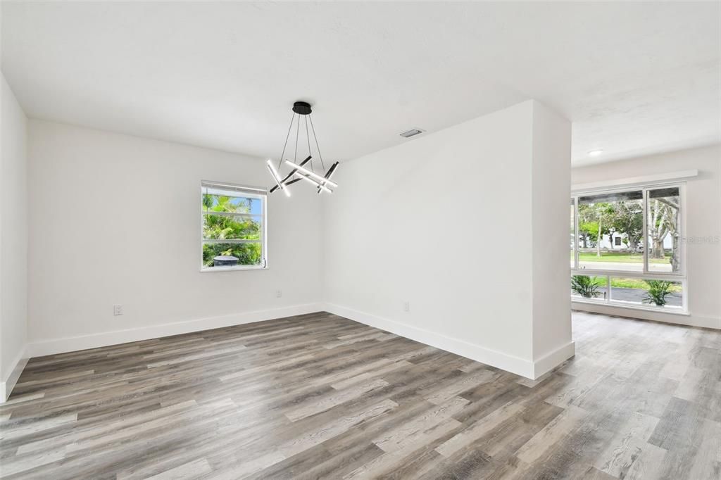 For Rent: $2,500 (2 beds, 1 baths, 1231 Square Feet)