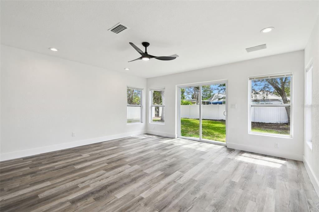 For Rent: $2,500 (2 beds, 1 baths, 1231 Square Feet)