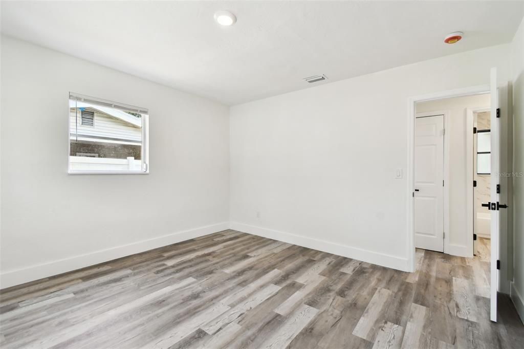 For Rent: $2,500 (2 beds, 1 baths, 1231 Square Feet)