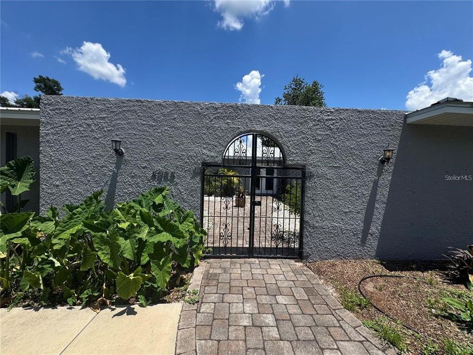For Sale: $799,000 (4 beds, 2 baths, 2236 Square Feet)