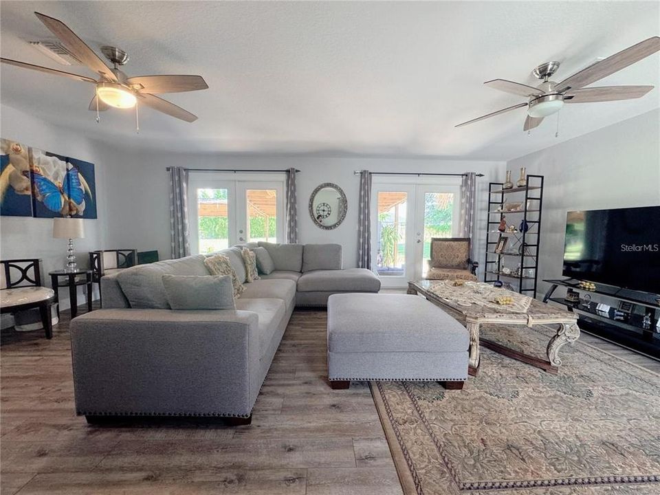 For Sale: $799,000 (4 beds, 2 baths, 2236 Square Feet)