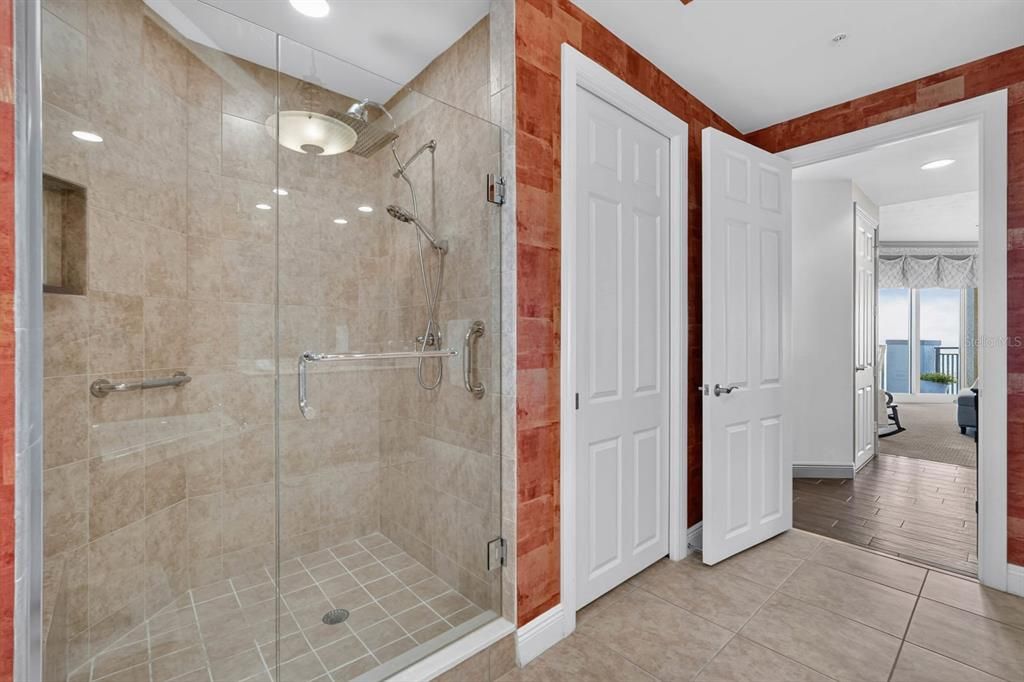 For Sale: $1,800,000 (4 beds, 3 baths, 3070 Square Feet)