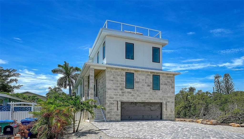 For Sale: $2,999,000 (4 beds, 3 baths, 2781 Square Feet)