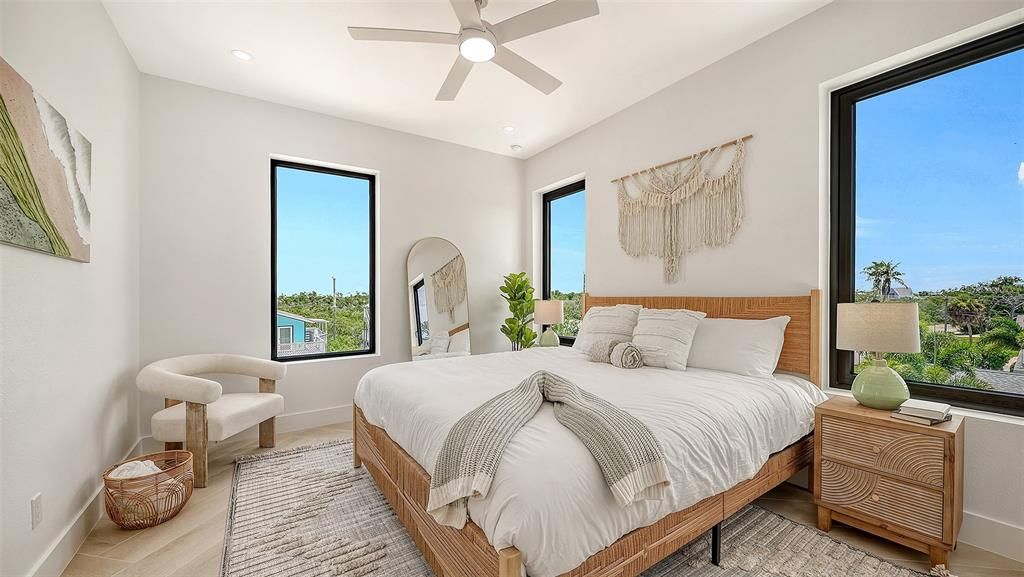 For Sale: $2,999,000 (4 beds, 3 baths, 2781 Square Feet)