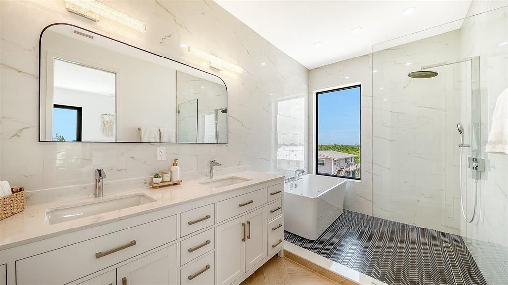 For Sale: $2,999,000 (4 beds, 3 baths, 2781 Square Feet)