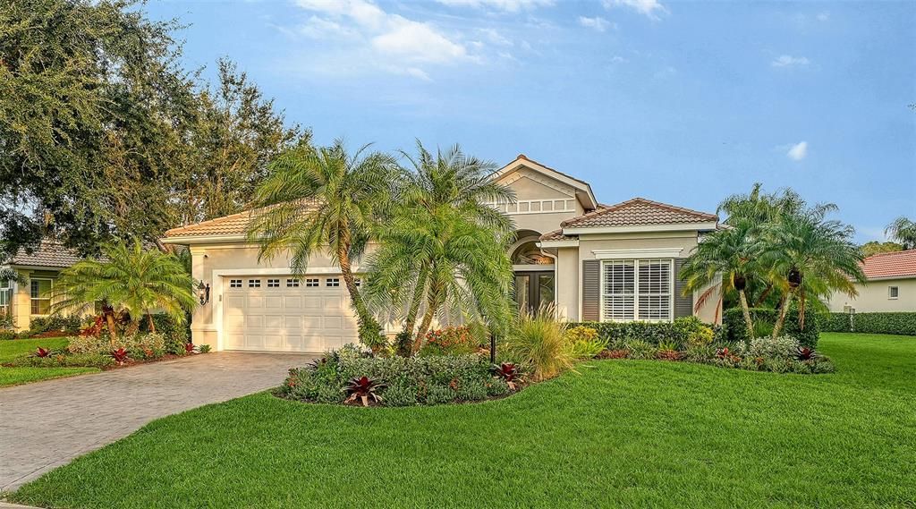 Active With Contract: $1,399,000 (3 beds, 2 baths, 2564 Square Feet)