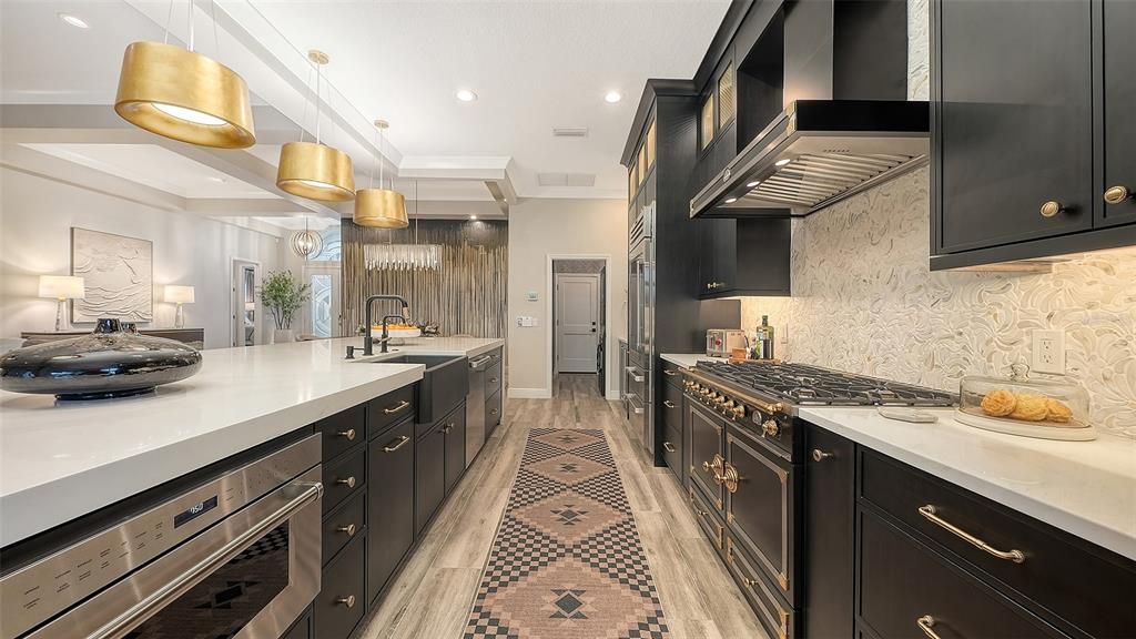 Active With Contract: $1,399,000 (3 beds, 2 baths, 2564 Square Feet)