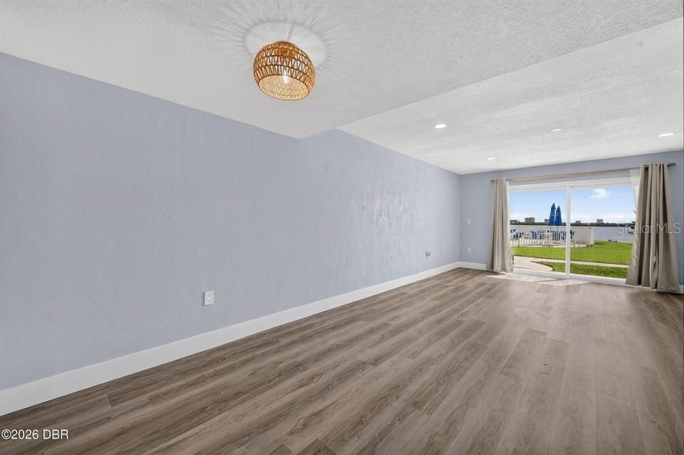 Activo con contrato: $259,900 (2 camas, 2 baños, 1013 Pies cuadrados)