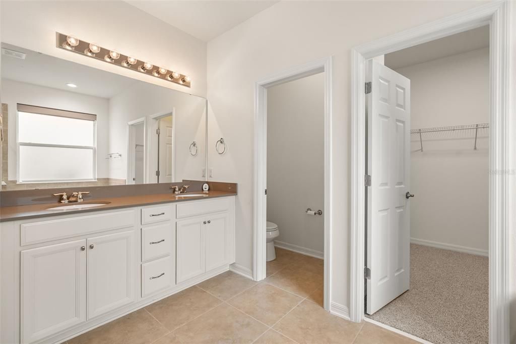 Activo con contrato: $599,900 (4 camas, 2 baños, 2091 Pies cuadrados)