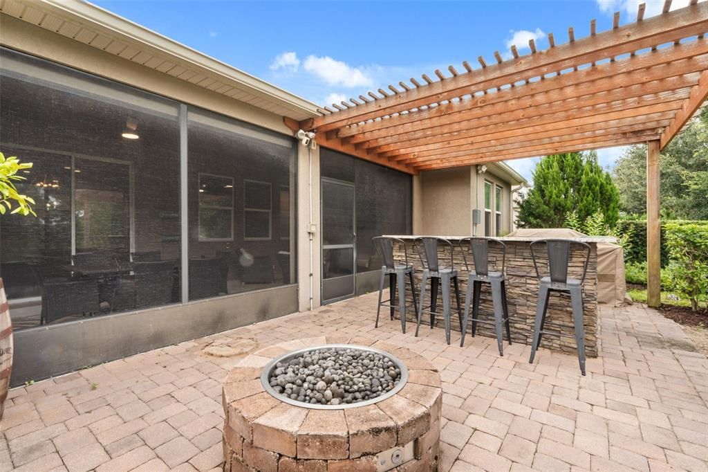 Activo con contrato: $599,900 (4 camas, 2 baños, 2091 Pies cuadrados)