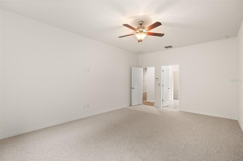 Activo con contrato: $599,900 (4 camas, 2 baños, 2091 Pies cuadrados)
