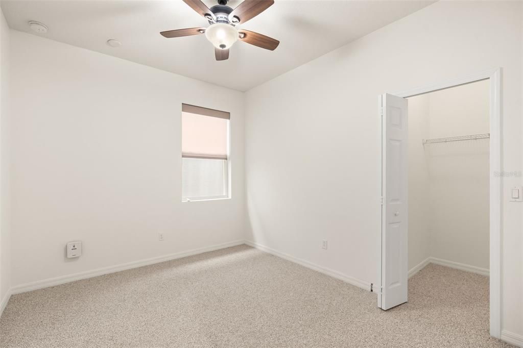 Activo con contrato: $599,900 (4 camas, 2 baños, 2091 Pies cuadrados)