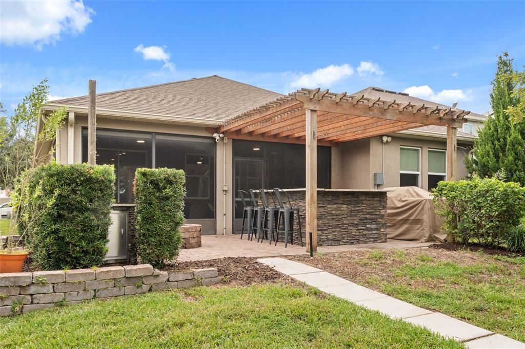 Activo con contrato: $599,900 (4 camas, 2 baños, 2091 Pies cuadrados)