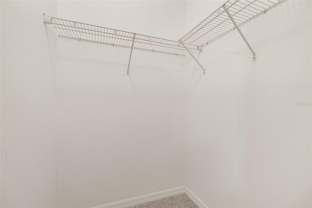 Activo con contrato: $599,900 (4 camas, 2 baños, 2091 Pies cuadrados)