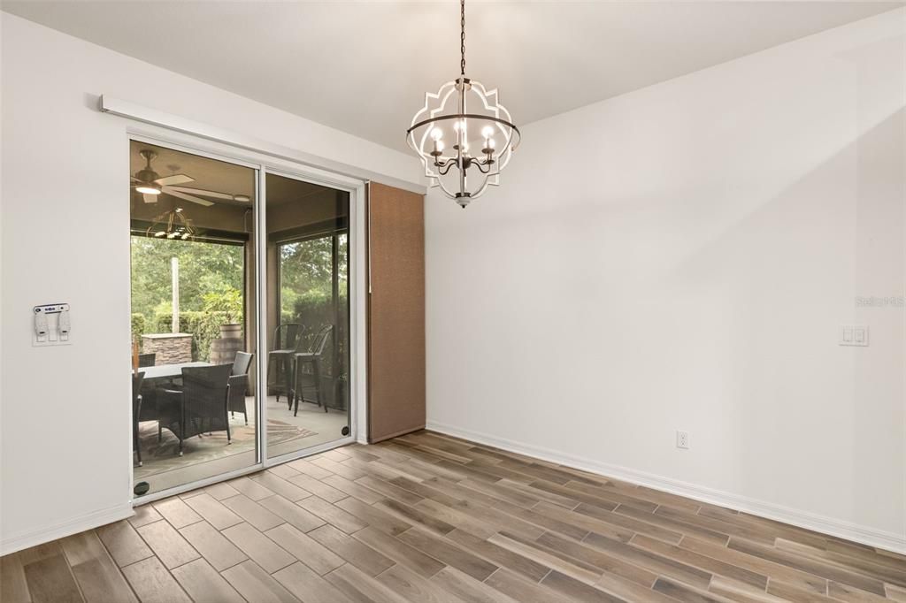 Activo con contrato: $599,900 (4 camas, 2 baños, 2091 Pies cuadrados)