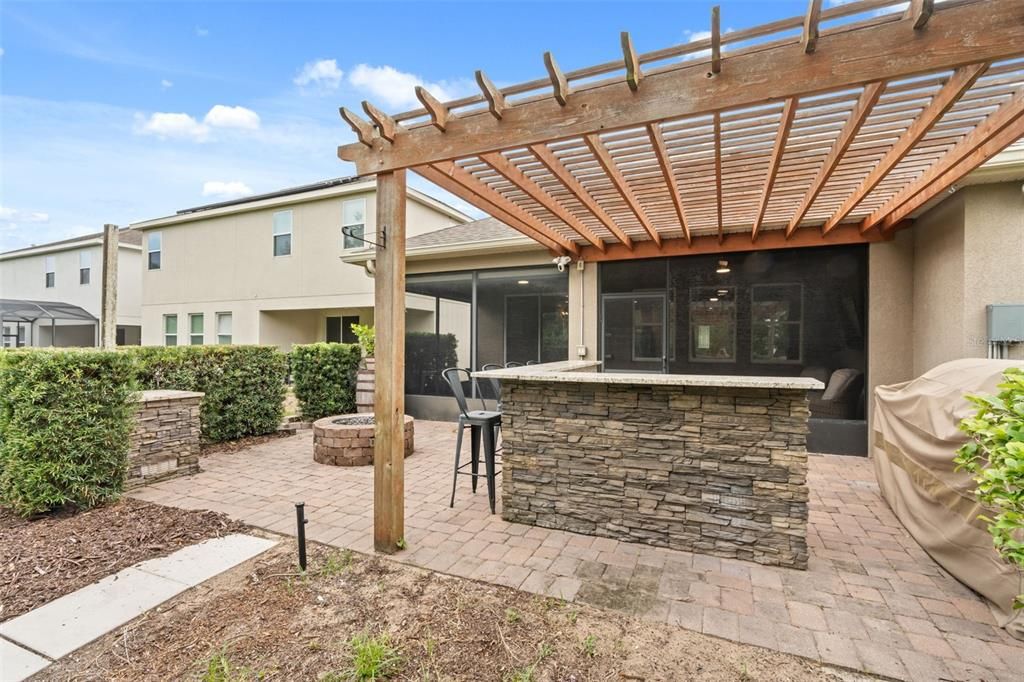 Activo con contrato: $599,900 (4 camas, 2 baños, 2091 Pies cuadrados)