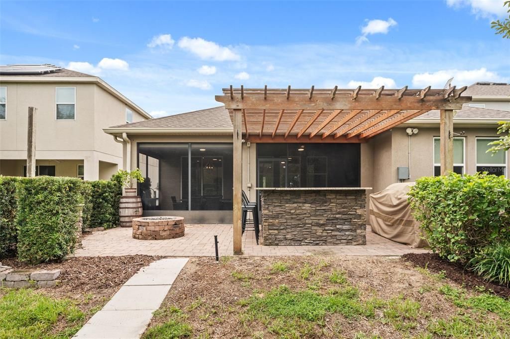 Activo con contrato: $599,900 (4 camas, 2 baños, 2091 Pies cuadrados)
