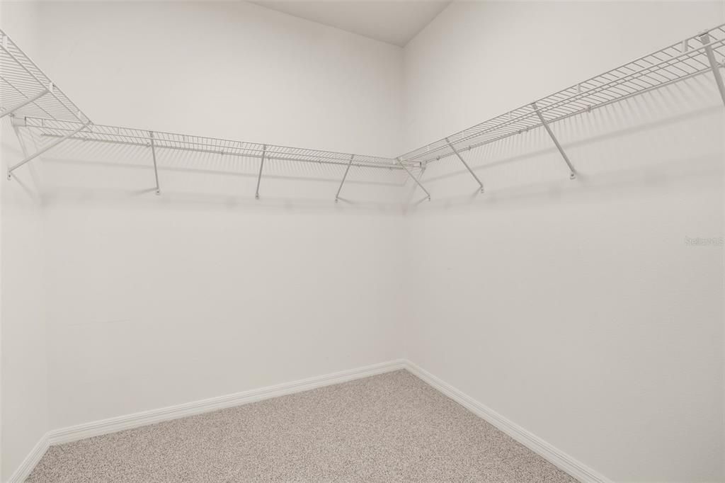 Activo con contrato: $599,900 (4 camas, 2 baños, 2091 Pies cuadrados)