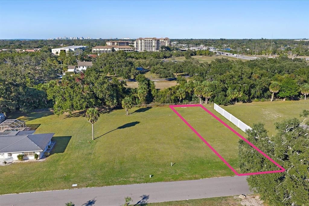 На продажу: $410,000 (0.19 acres)