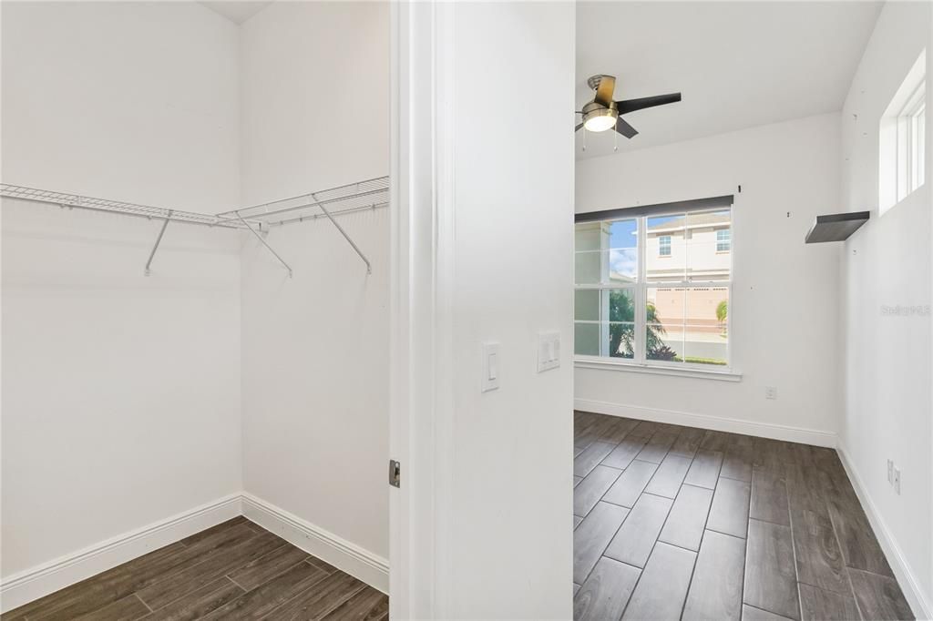 En Venta: $579,900 (4 camas, 4 baños, 2870 Pies cuadrados)