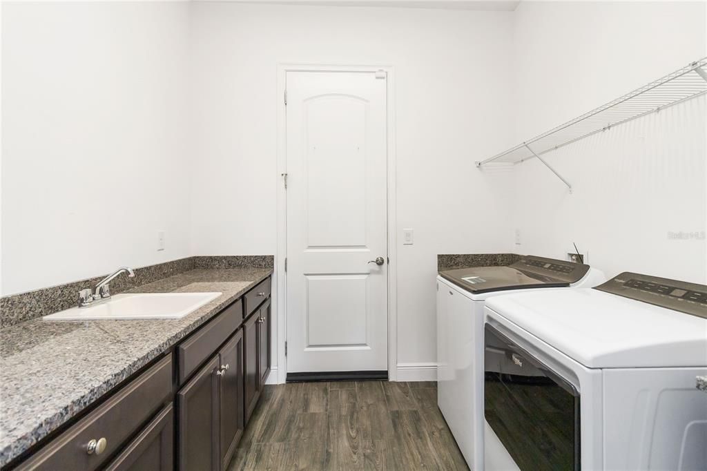 En Venta: $579,900 (4 camas, 4 baños, 2870 Pies cuadrados)