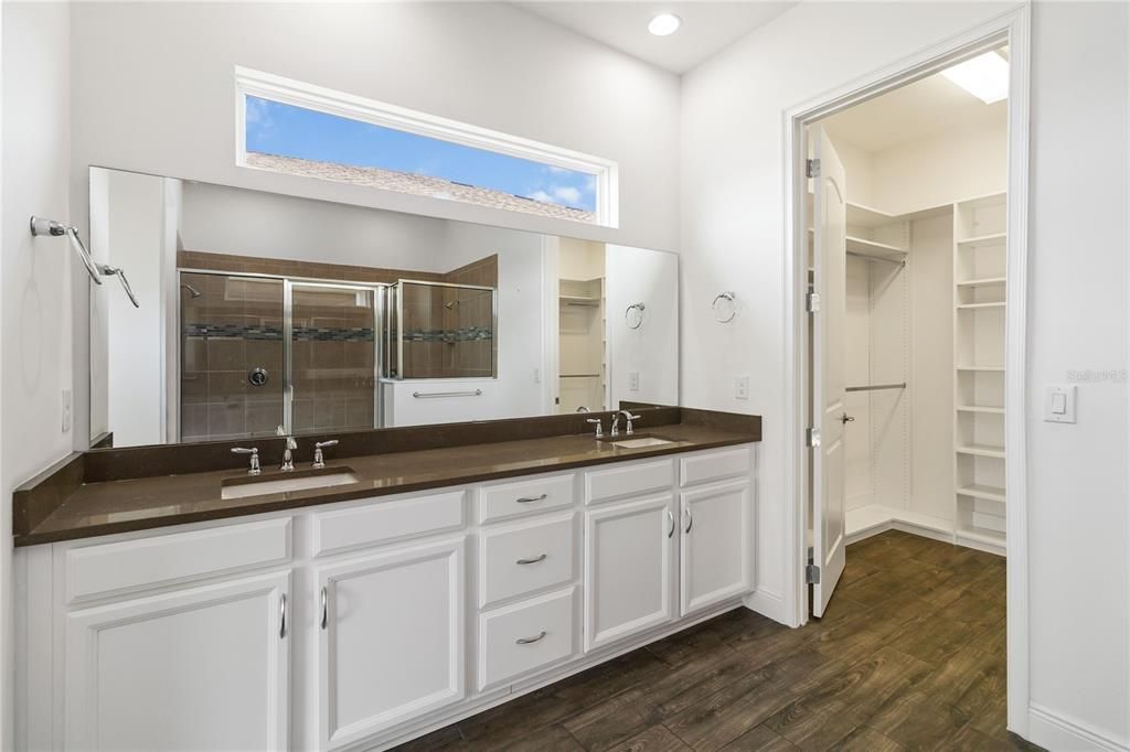 En Venta: $579,900 (4 camas, 4 baños, 2870 Pies cuadrados)