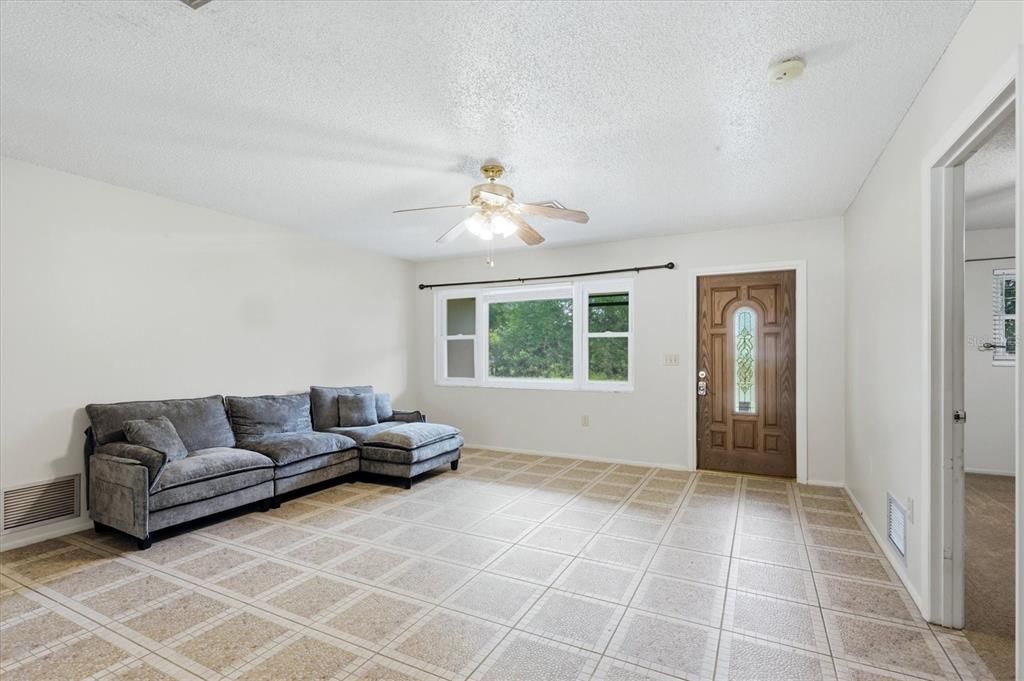For Sale: $224,900 (2 beds, 2 baths, 1152 Square Feet)
