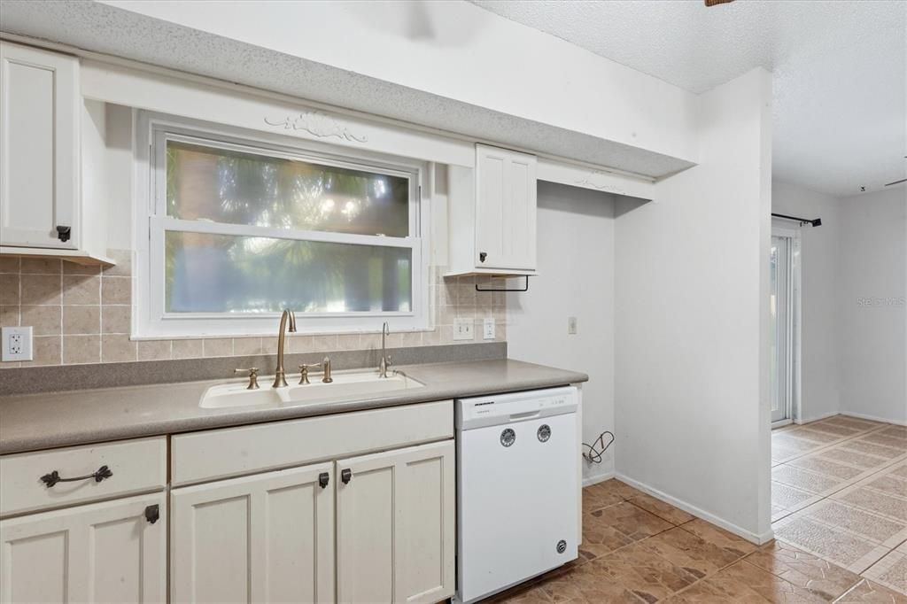 For Sale: $224,900 (2 beds, 2 baths, 1152 Square Feet)