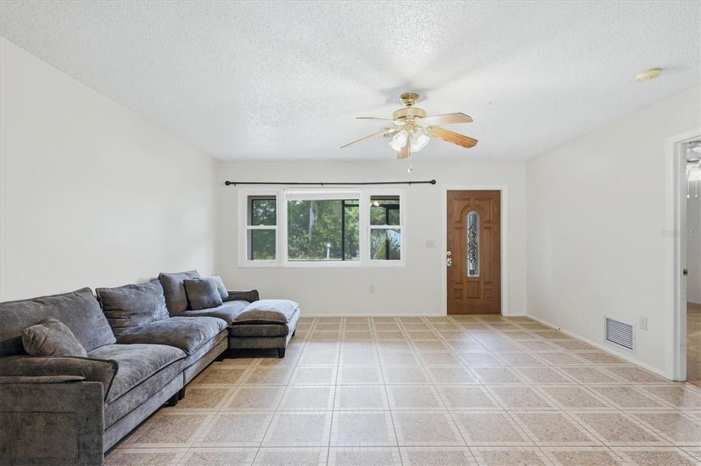 For Sale: $224,900 (2 beds, 2 baths, 1152 Square Feet)