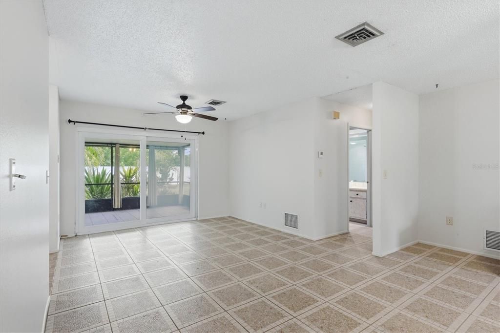 For Sale: $224,900 (2 beds, 2 baths, 1152 Square Feet)