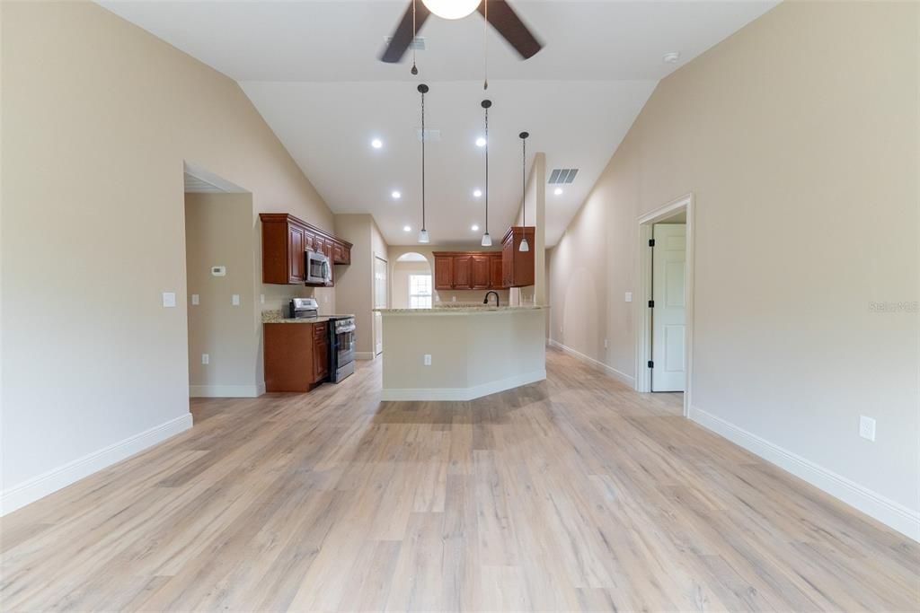 En Venta: $309,900 (3 camas, 2 baños, 1936 Pies cuadrados)