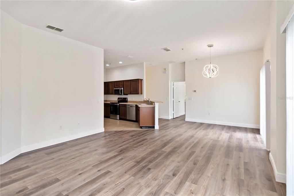 For Rent: $2,000 (2 beds, 2 baths, 1200 Square Feet)