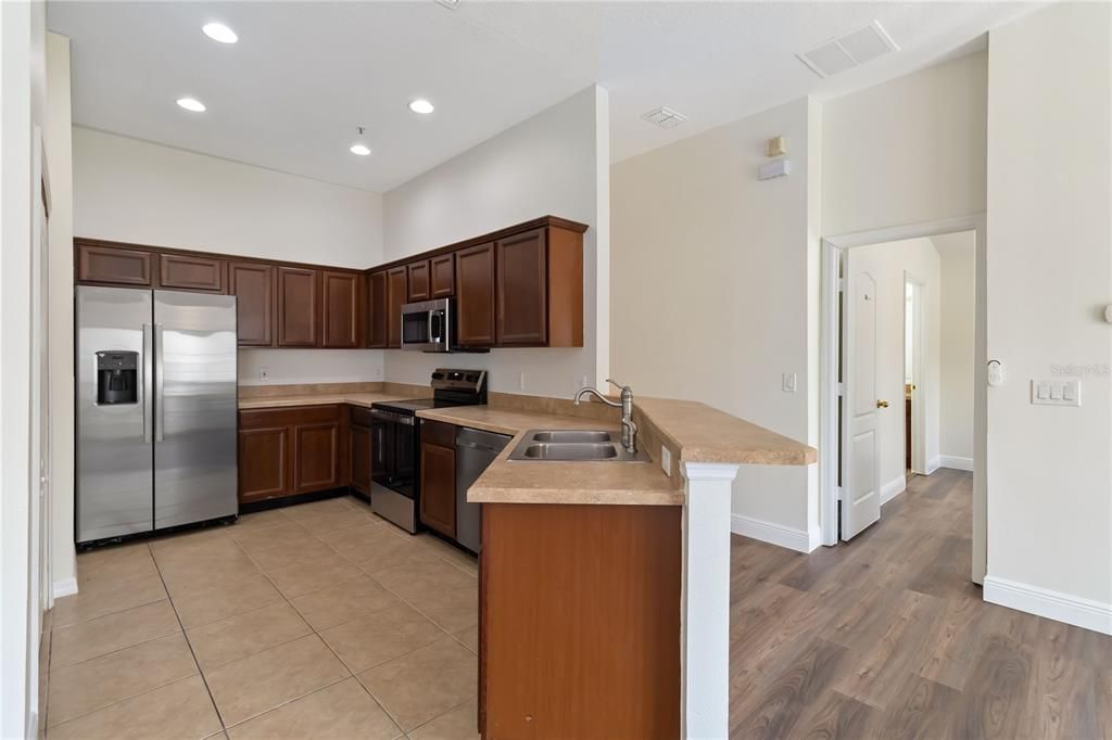For Rent: $2,000 (2 beds, 2 baths, 1200 Square Feet)