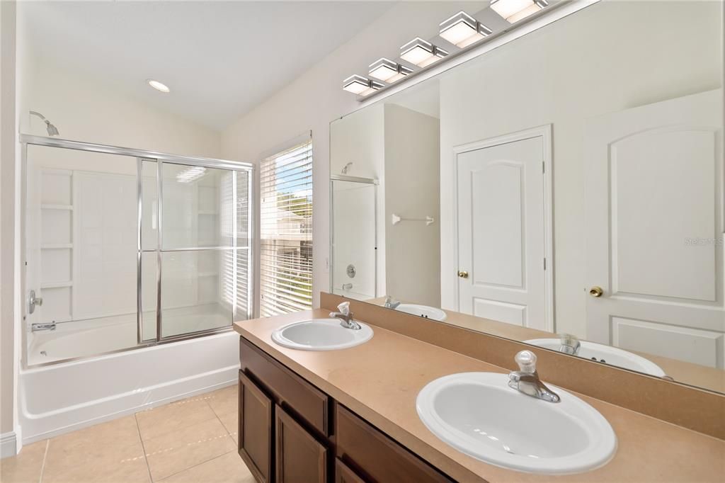 For Rent: $2,000 (2 beds, 2 baths, 1200 Square Feet)