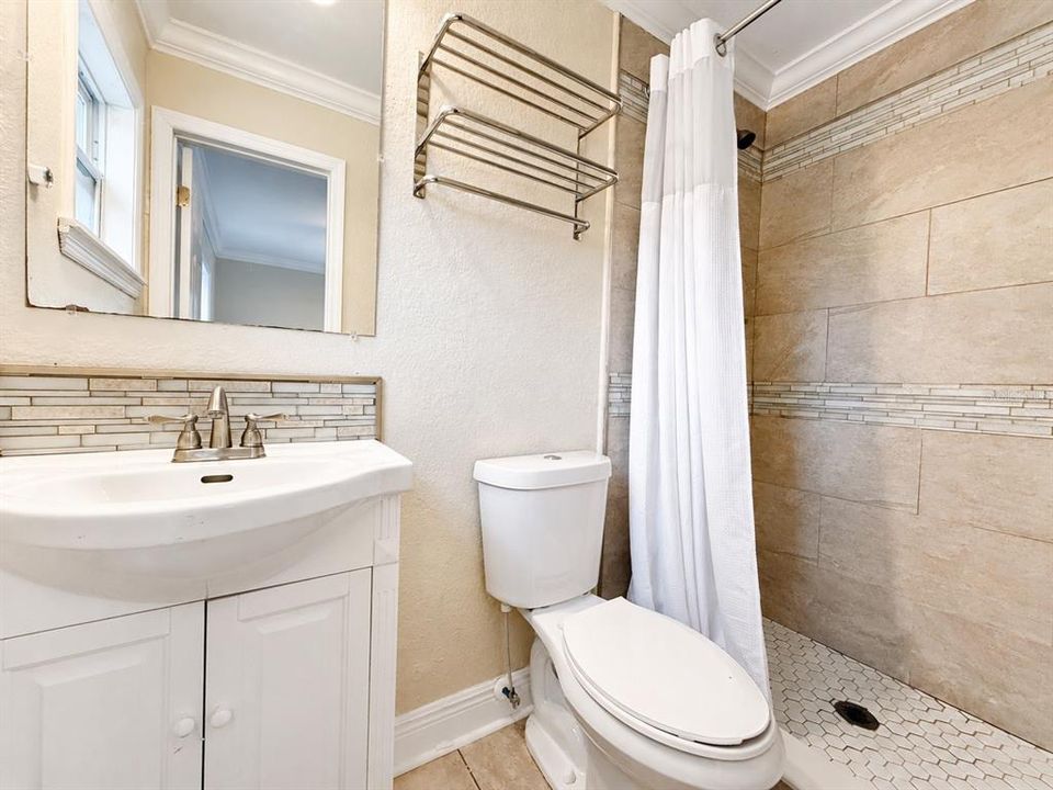 For Rent: $2,699 (5 beds, 3 baths, 2453 Square Feet)