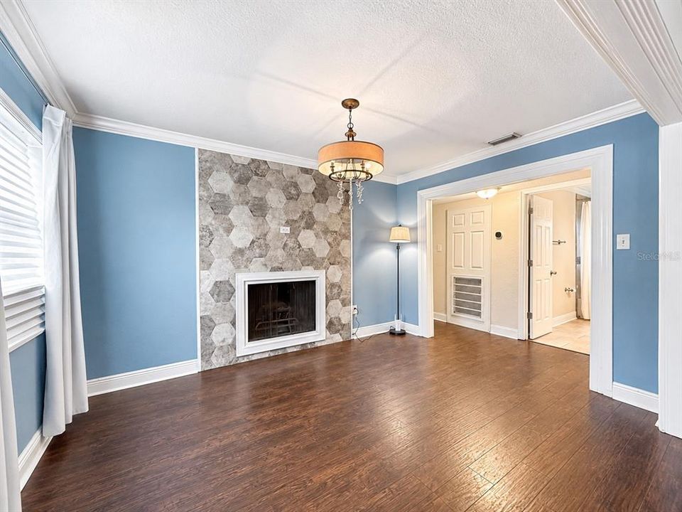 For Rent: $2,699 (5 beds, 3 baths, 2453 Square Feet)