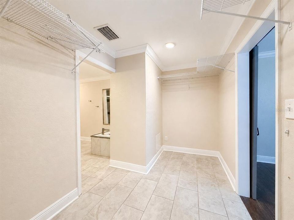 For Rent: $2,699 (5 beds, 3 baths, 2453 Square Feet)