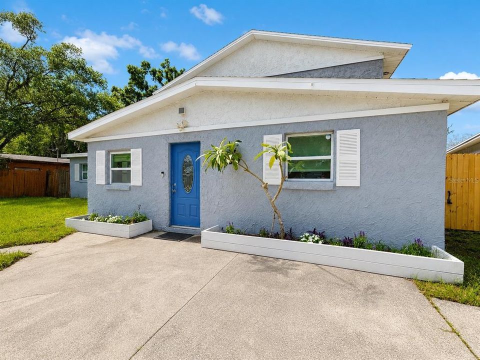 For Rent: $2,699 (5 beds, 3 baths, 2453 Square Feet)