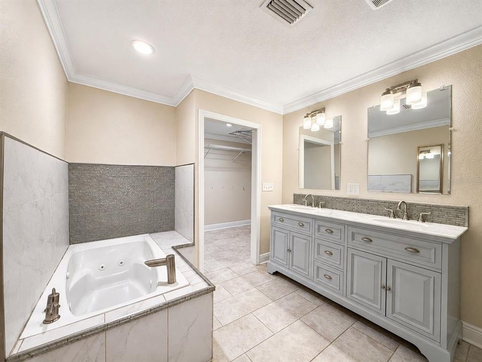 For Rent: $2,699 (5 beds, 3 baths, 2453 Square Feet)