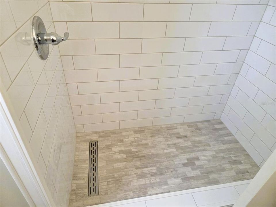 For Sale: $149,900 (2 beds, 1 baths, 749 Square Feet)