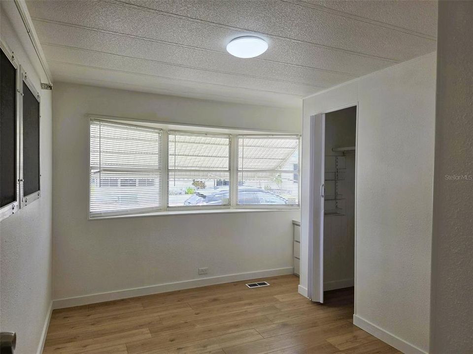 For Sale: $149,900 (2 beds, 1 baths, 749 Square Feet)