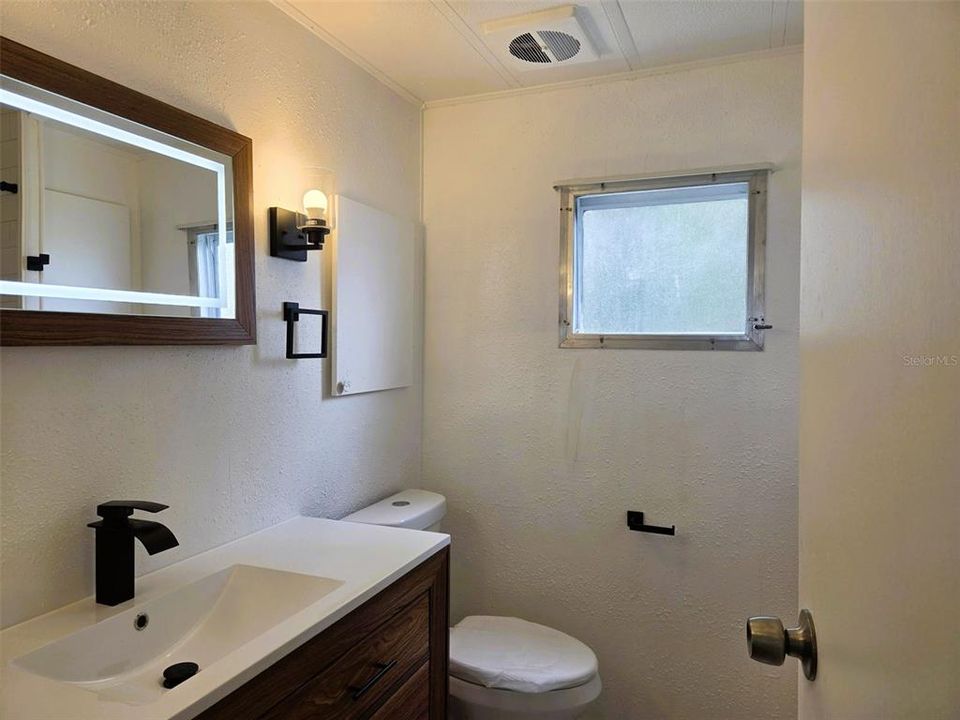 For Sale: $149,900 (2 beds, 1 baths, 749 Square Feet)