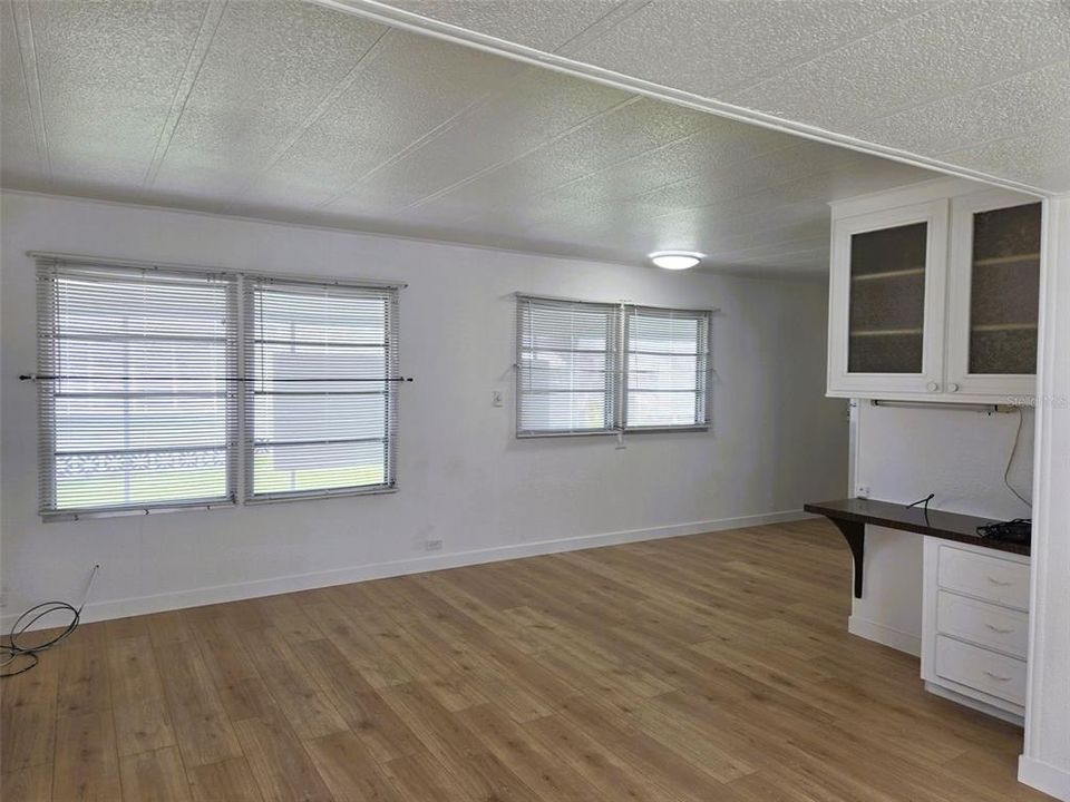 For Sale: $149,900 (2 beds, 1 baths, 749 Square Feet)