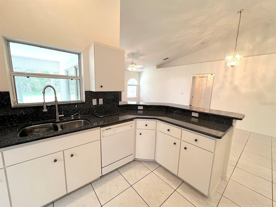 En Renta: $1,950 (3 camas, 2 baños, 1861 Pies cuadrados)